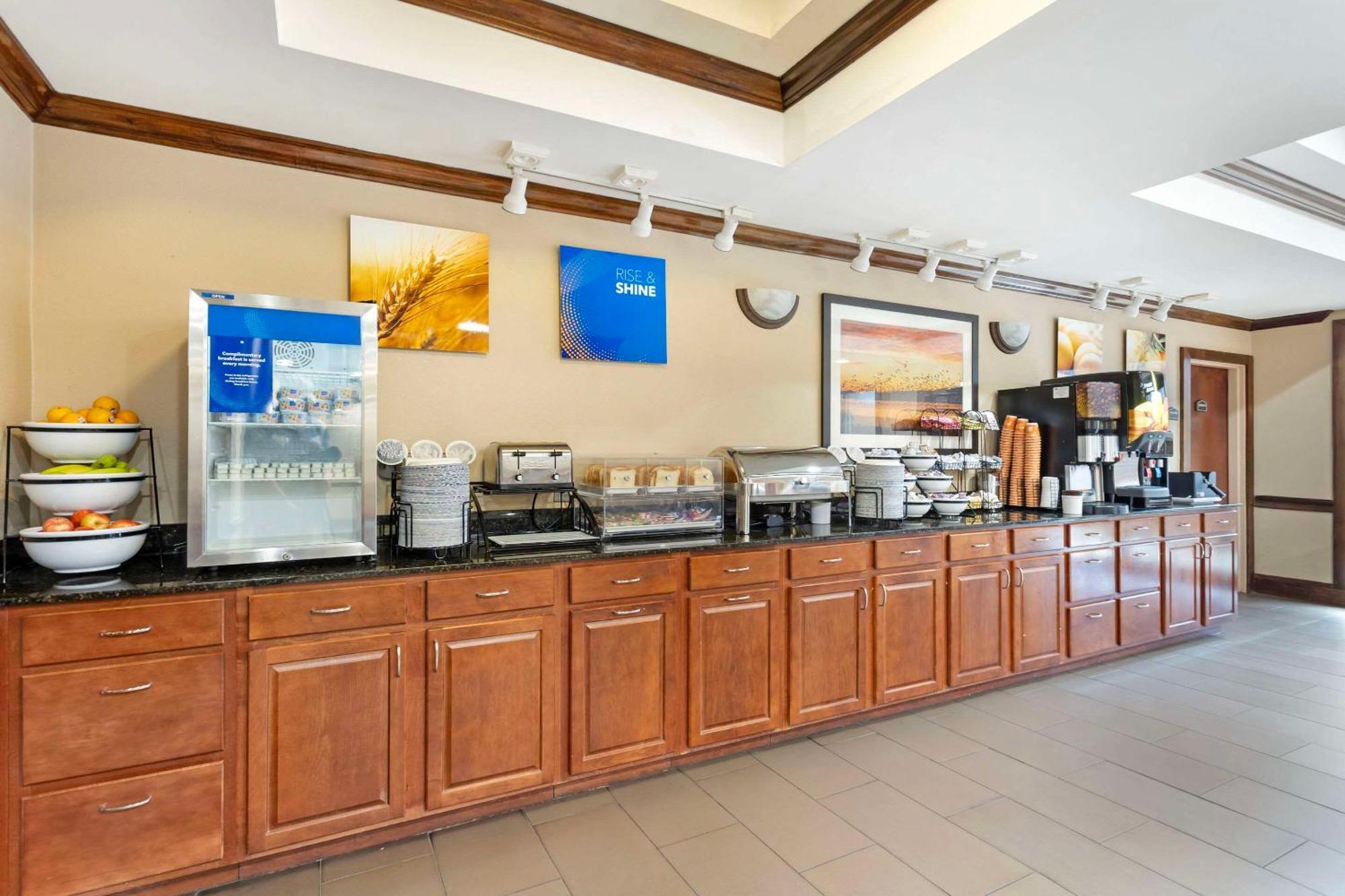 Comfort Inn & Suites Carneys Point Esterno foto