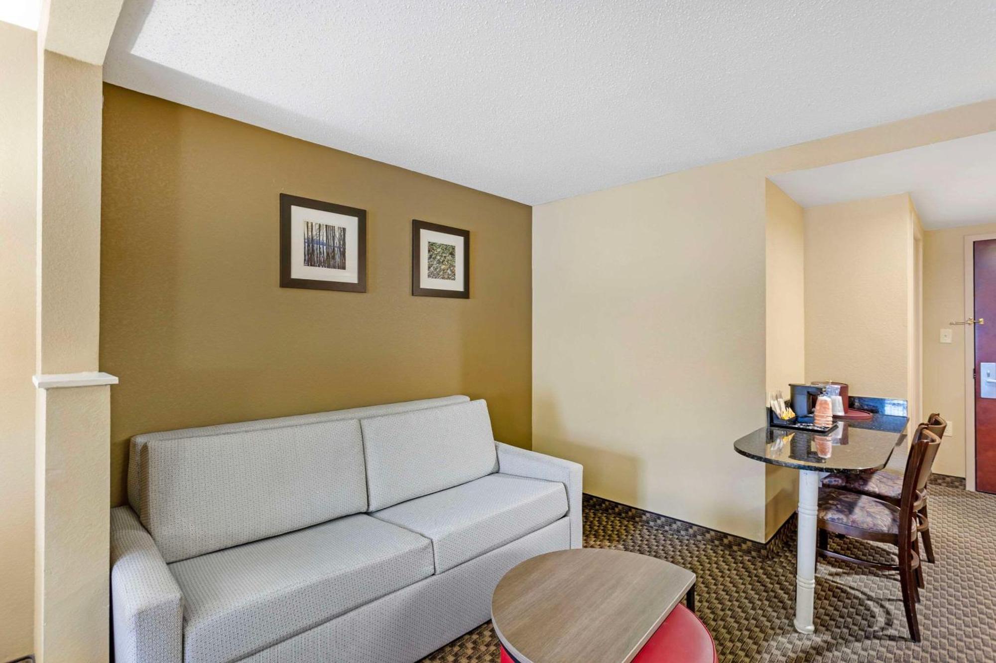 Comfort Inn & Suites Carneys Point Esterno foto