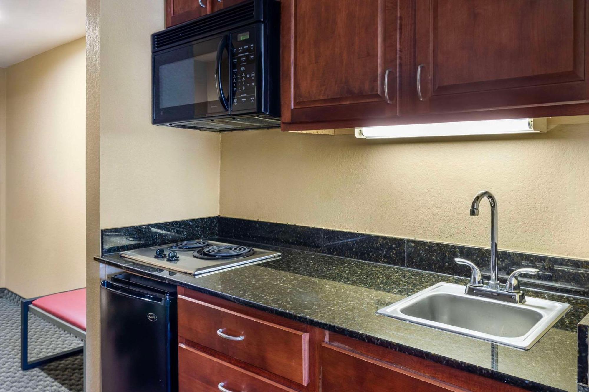Comfort Inn & Suites Carneys Point Esterno foto