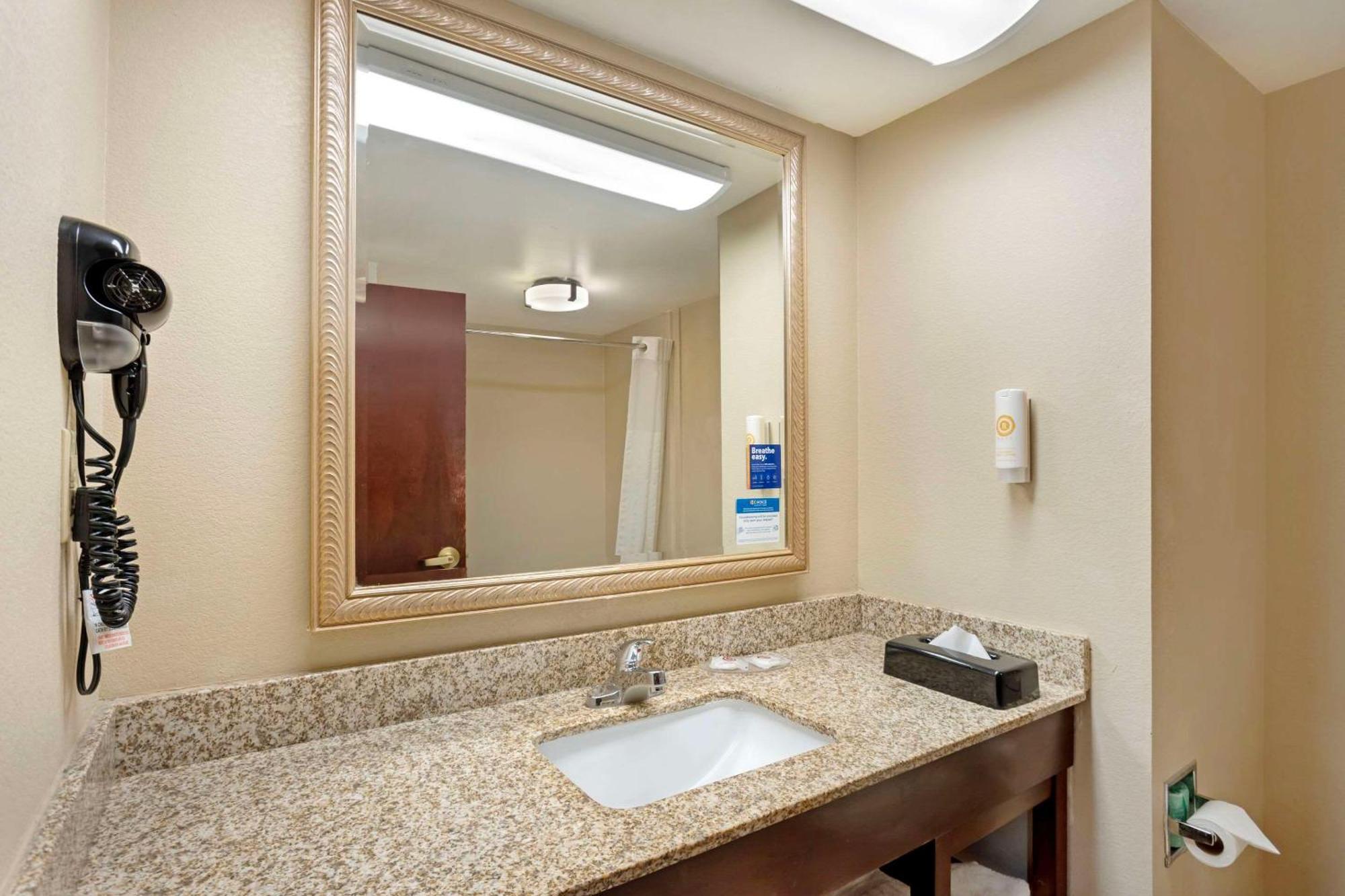 Comfort Inn & Suites Carneys Point Esterno foto