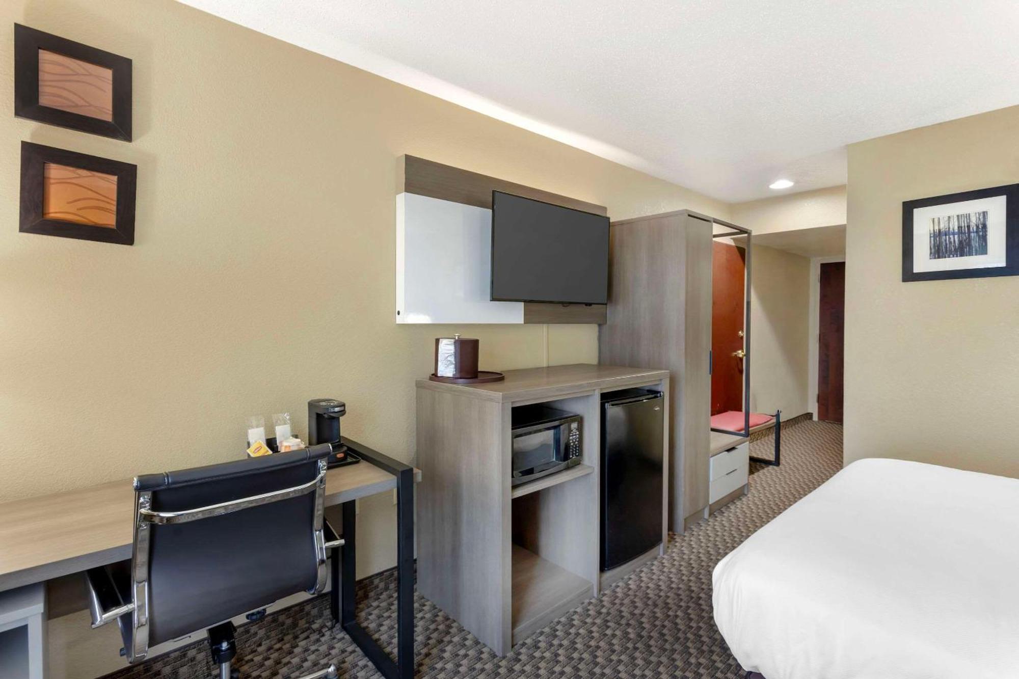 Comfort Inn & Suites Carneys Point Esterno foto