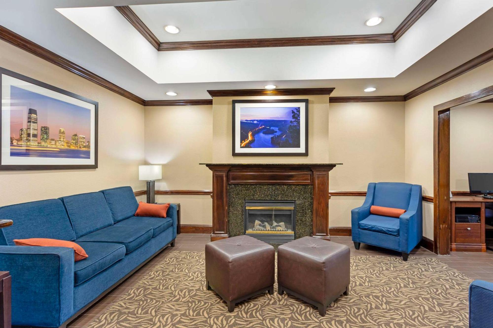 Comfort Inn & Suites Carneys Point Esterno foto